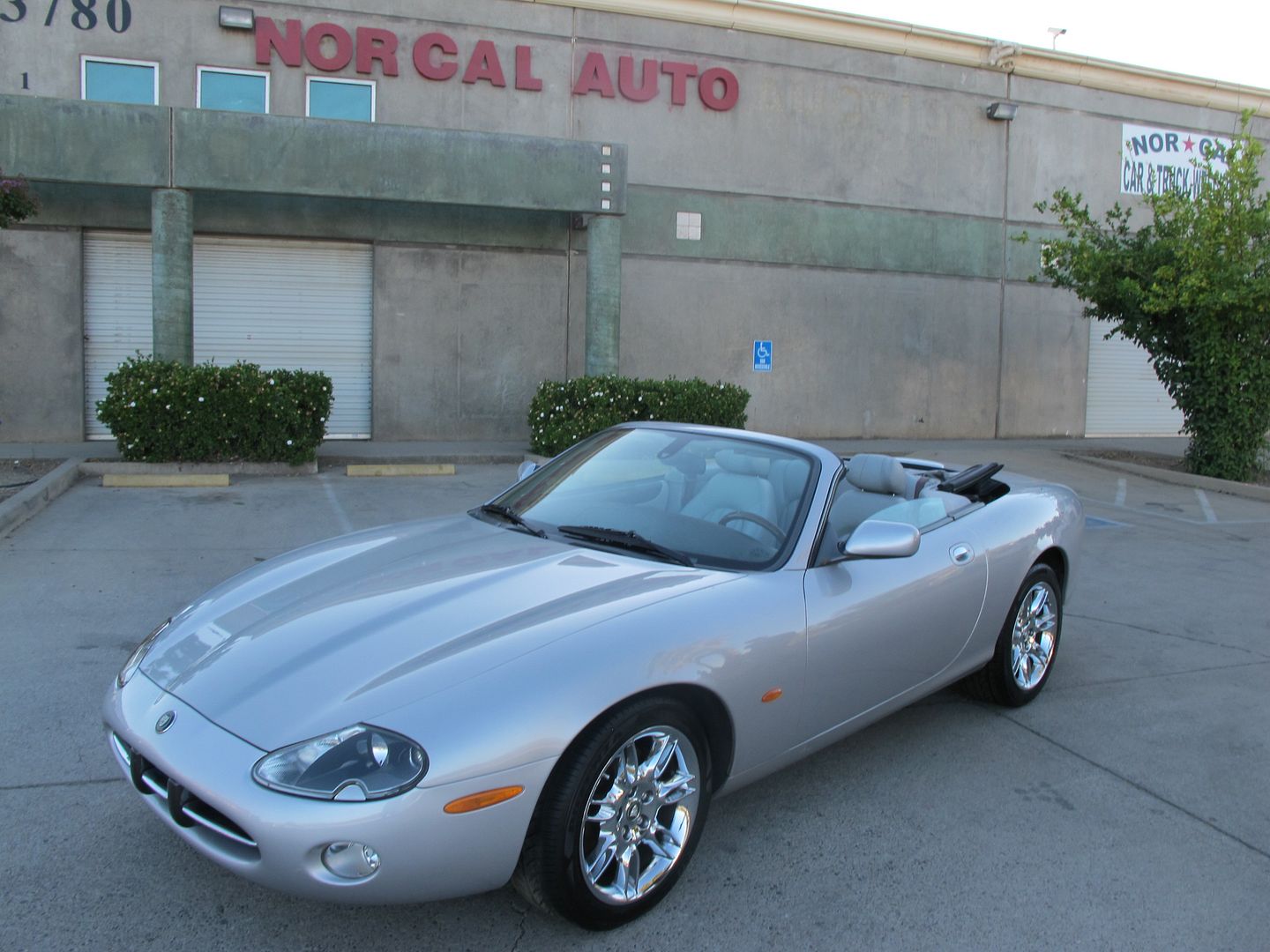 Sell used 2004 Jaguar XK Xk8 convertible damaged wrecked rebuildable salvage Low Reserve in